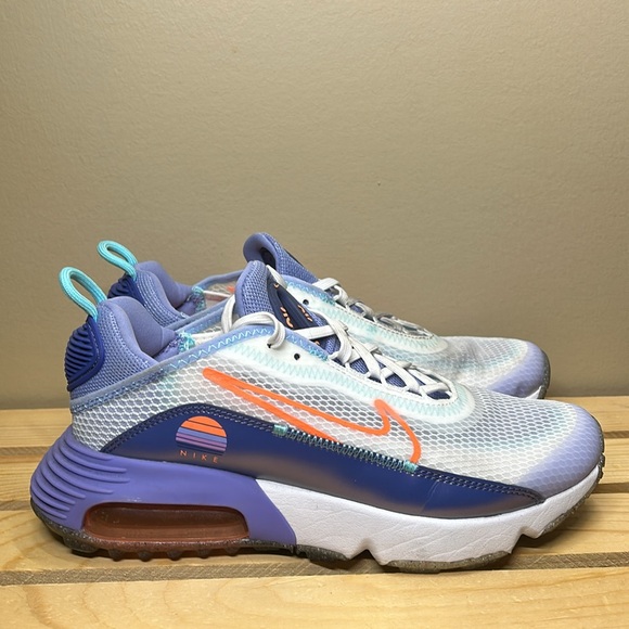 Size 4.5 Y- Nike Air Max 2090 SE 2 White/Bright Mango (DA2417 100) - Picture 3 of 5